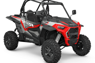 Rode en zwarte Polaris RZR XP 1000 side-by-side off-road voertuig