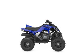 Blauwe Yamaha sportquad, zijaanzicht