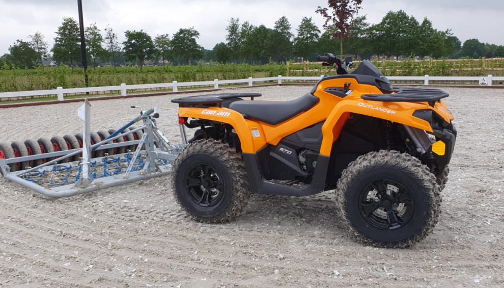 Outlander quad met sleepmachine