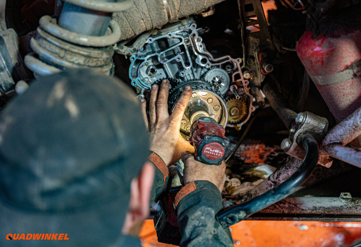 Quadmonteur is aan het werk